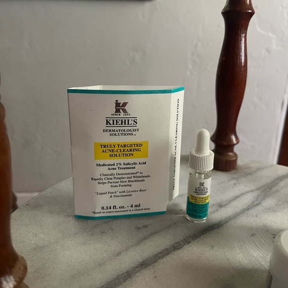 ✨$3✨ Kiehl’s truly targeted acne clearing solution medicated 2% salicylic acid - Picture 1 of 1